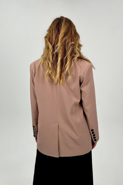 Демисезонный жакет из костюмной ткани с ремнем и шлицей Nati Brend 0032 бежевый - фото 3