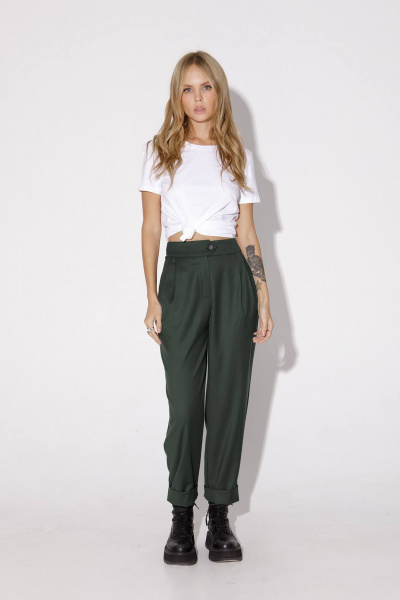 Деловой костюм-двойка: жакет с шлицами и брюки со складками PiRS 4937 хаки - фото 5