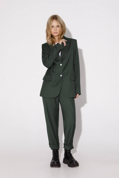 Деловой костюм-двойка: жакет с шлицами и брюки со складками PiRS 4937 хаки - фото 4
