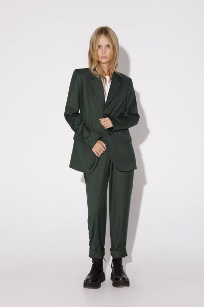 Деловой костюм-двойка: жакет с шлицами и брюки со складками PiRS 4937 хаки - фото 1