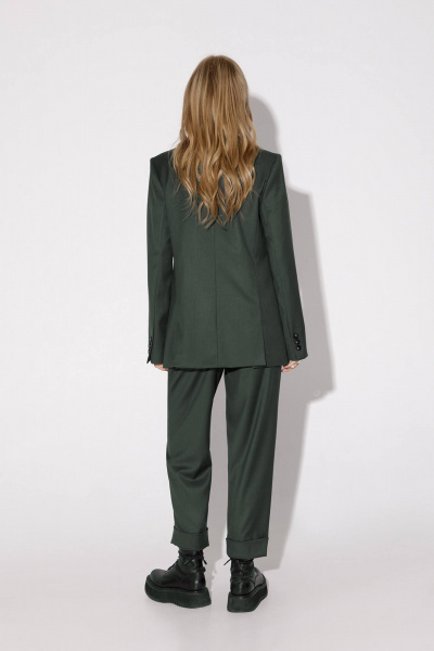 Деловой костюм-двойка: жакет с шлицами и брюки со складками PiRS 4937 хаки - фото 3