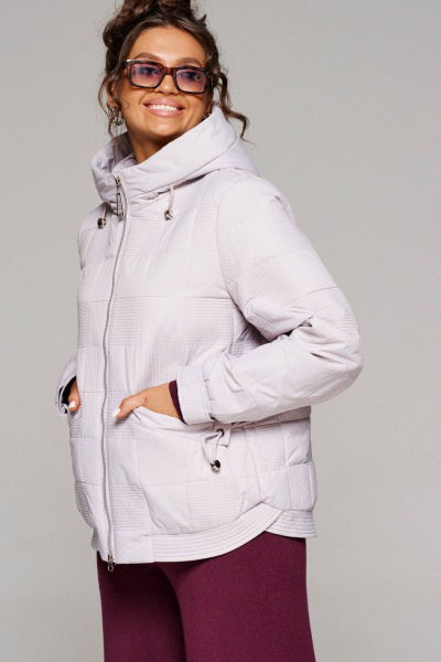 Белая демисезонная куртка с капюшоном, прорезными карманами и утеплителем Beautiful&Free 6230 слоновая_кость - фото 5