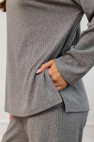 Классический комплект из трикотажа с брюками и джемпером с разрезами Atelero 1108С серый - фото 3
