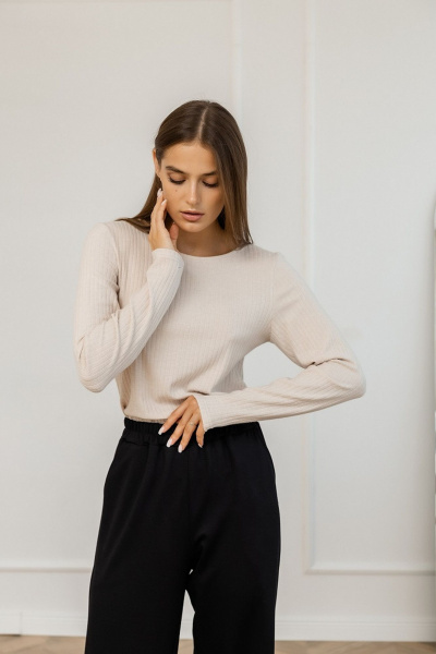 Лонгслив из трикотажа облегающий с вырезом лодочка Atelero 1113 бежевый - фото 2