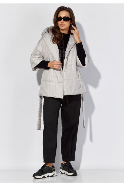 Демисезонная куртка с капюшоном и поясом на запах TAiER 1304 светло-серый - фото 6