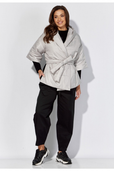 Демисезонная куртка с капюшоном и поясом на запах TAiER 1304 светло-серый - фото 1