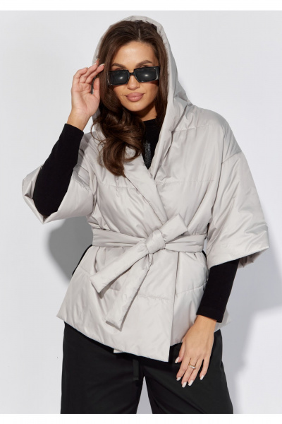 Демисезонная куртка с капюшоном и поясом на запах TAiER 1304 светло-серый - фото 4