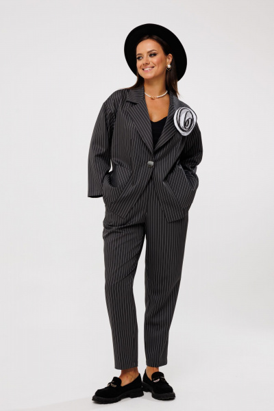 Демисезонный костюм из костюмной ткани с полосками и зауженными брями Mubliz 200 графит_полоска - фото 1