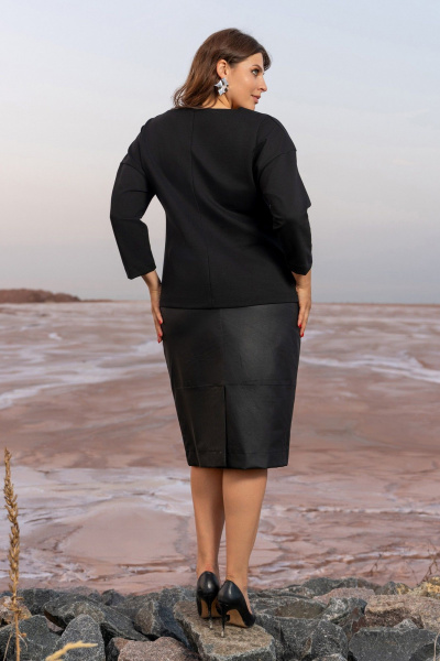 Юбочный костюм из трикотажа и эко-кожи с накладками и шлицей Andina 961 черный - фото 15