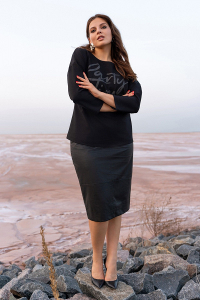 Юбочный костюм из трикотажа и эко-кожи с накладками и шлицей Andina 961 черный - фото 2