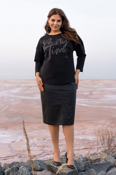 Юбочный костюм из трикотажа и эко-кожи с накладками и шлицей Andina 961 черный - фото 1