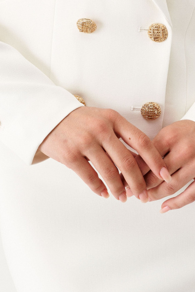 Костюм из жакета и юбки из текстиля для офиса Панда 135110w молочный - фото 3