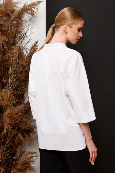 Длинная белая блузка-рубашка с воротником и накладными карманами Панда ПА-485140p белый - фото 10