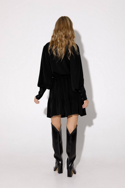 Платье из текстиля с принтом и оборкой поясом PiRS 4904 черный - фото 4