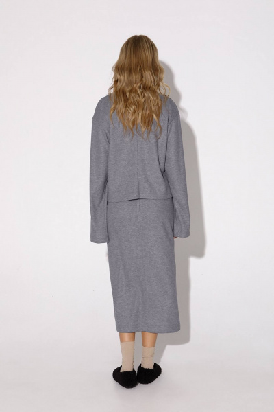 Трикотажный костюм-двойка с асимметричной юбкой и V-образным вырезом PiRS 4940 серый - фото 4