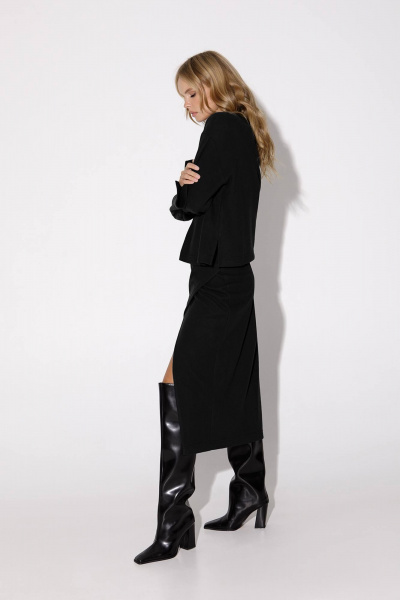 Трикотажный костюм-двойка с коротким рукавом и юбкой на запах PiRS 4940 черный - фото 5