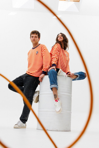 Демисезонный свитшот unisex из хлопкового трикотажа с нашивкой HIT 0226 оранжевый - фото 8