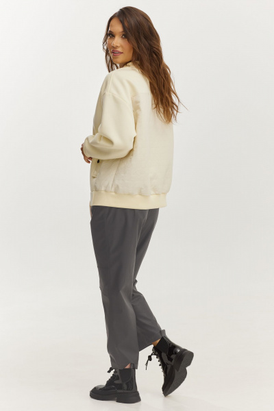 На каждый день стильный комплект бомбера и брюк из экокожи Магия моды 2490 ванильный_графит - фото 2