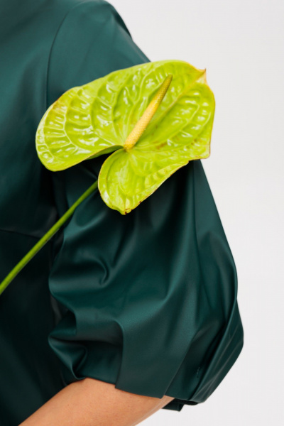 Зеленое платье из эко-кожи трапеция Anelli 1434.2 река - фото 7