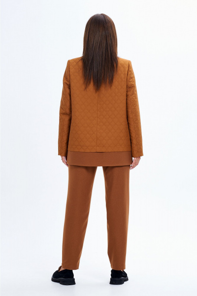 Женский демисезонный костюм 2-ка с приталенным жакетом и зауженными брюками Liona Style 910 корица - фото 2