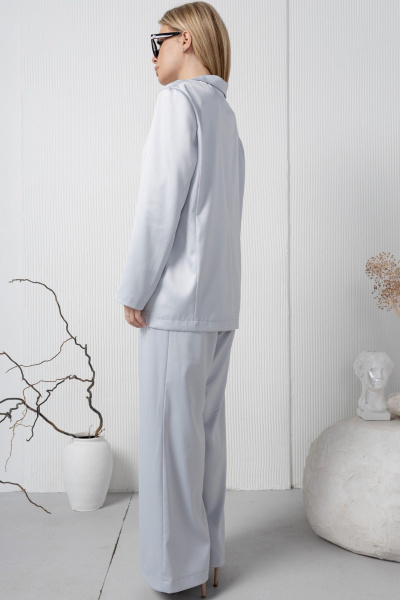 Жакет из атласа с накладными карманами для повседневного образа AMORI 2180 светло-серый - фото 3