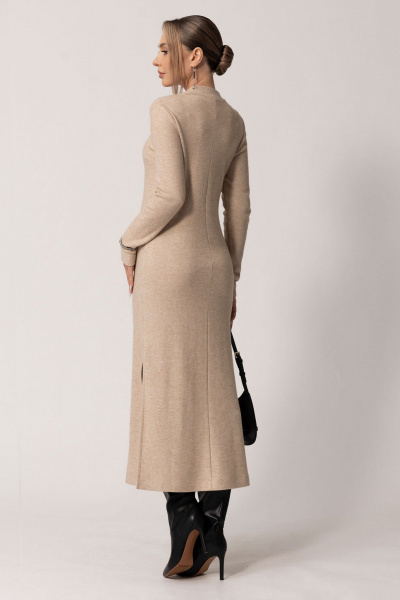 Платье прямого силуэта с боковыми разрезами из трикотажа Golden Valley 44053 бежевый - фото 3