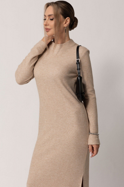 Платье прямого силуэта с боковыми разрезами из трикотажа Golden Valley 44053 бежевый - фото 2