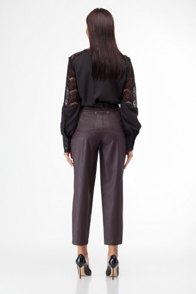 Брюки из экокожи с складками и накладными карманами Anelli 903 коричневый - фото 6