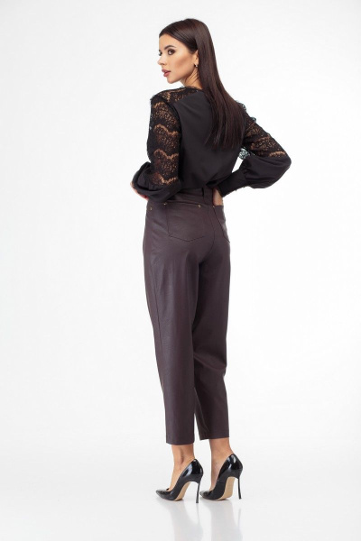 Брюки из экокожи с складками и накладными карманами Anelli 903 коричневый - фото 5