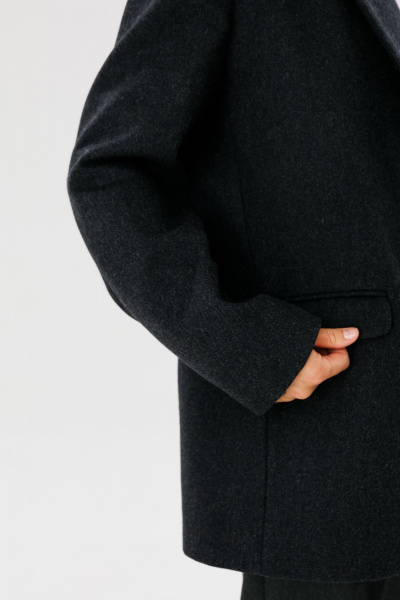 Жакет оверсайз из пальтовой ткани для демисезона FAMA 24041 графит - фото 11