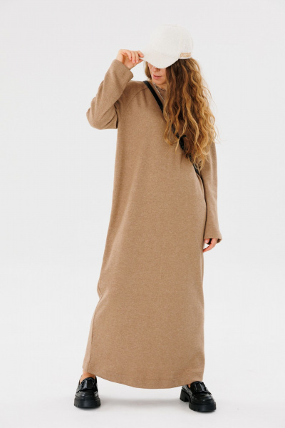 Длинное оверсайз платье из трикотажа с прямым кроем для повседневной носки FAMA 24046 коричневый - фото 8