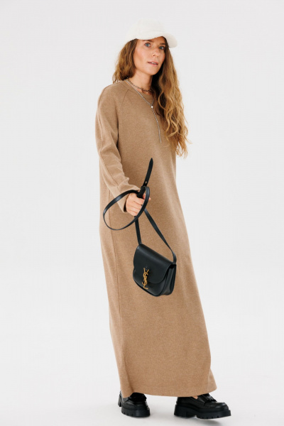 Длинное оверсайз платье из трикотажа с прямым кроем для повседневной носки FAMA 24046 коричневый - фото 4