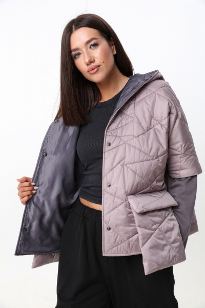 Короткая куртка на кнопках с капюшоном и контрастными рукавами LM М96 - фото 9