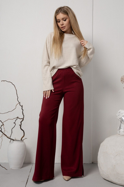 Модные красные брюки с разрезами по бокам AMORI 5200 вишня - фото 1