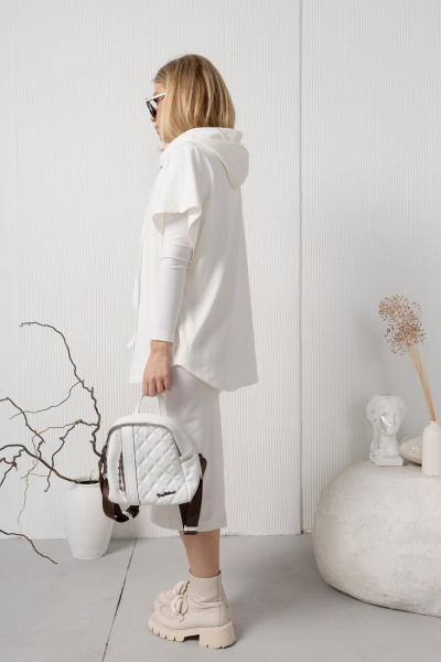 Трикотажный жилет из хлопка для многослойных образов AMORI 6449 молоко - фото 3