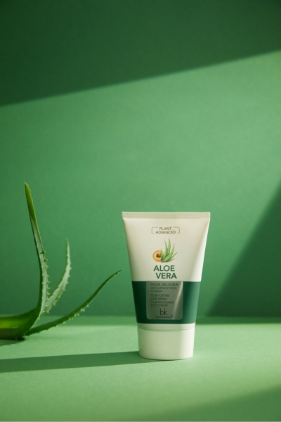 Скраб для лица и тела с абрикосовыми косточками, 120 г Belkosmex Plant Advanced Aloe Vera Гель-скраб для лица c абрикосовой косточкой - фото 3