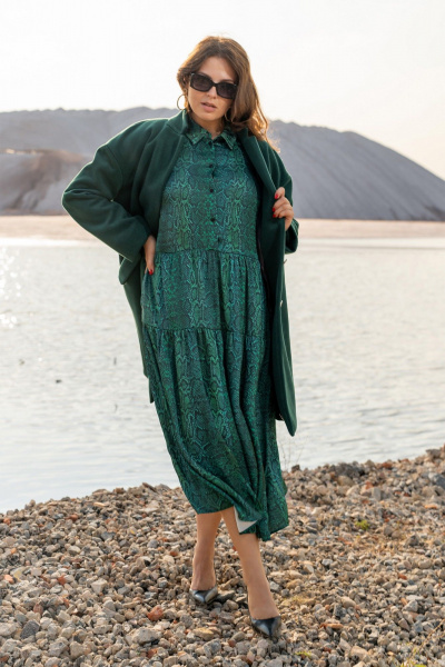 Пальто с фигурными подрезами и карманами, зеленое Andina 1006 изумруд - фото 4