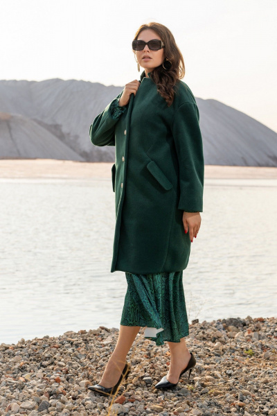 Пальто с фигурными подрезами и карманами, зеленое Andina 1006 изумруд - фото 2