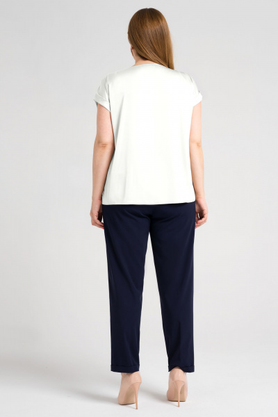 Блуза базовая из струящейся ткани с блеском и круглым вырезом Панда ПА-459343 молочный - фото 2