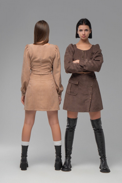 Топ из вельвета с имитацией застежки AVEEVA 5460 темный_бежевый - фото 7