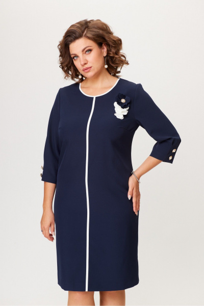 Платье прямого силуэта с украшением из текстильных цветов Moda Versal П2485 т.синий - фото 2