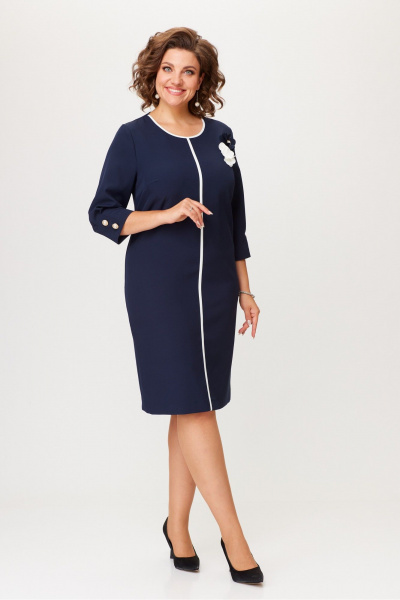 Платье прямого силуэта с украшением из текстильных цветов Moda Versal П2485 т.синий - фото 1