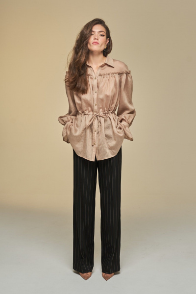 Блуза из текстиля с баской и пышными рукавами DEVITA 6014 соломенный - фото 9