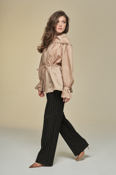 Блуза из текстиля с баской и пышными рукавами DEVITA 6014 соломенный - фото 4