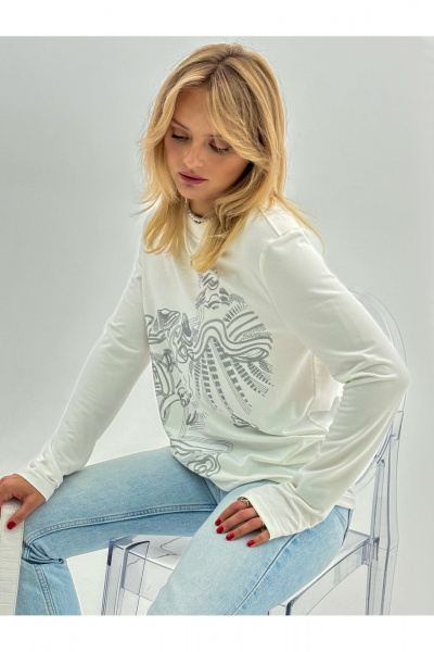 Джемпер из трикотажа с авторским принтом и шелкографией DEVITA 8001 молочный - фото 9