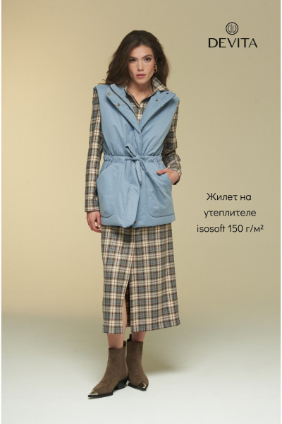 Теплый удлиненный жилет на подкладке с поясом DEVITA 4016 голубой - фото 21
