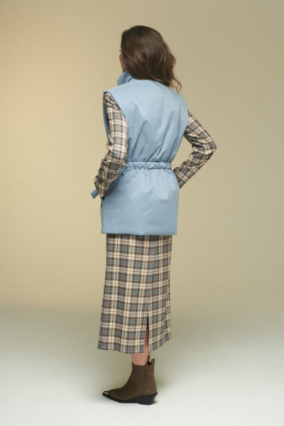 Теплый удлиненный жилет на подкладке с поясом DEVITA 4016 голубой - фото 16