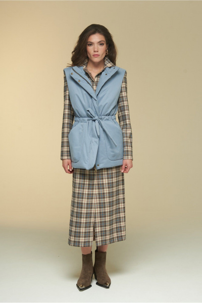 Теплый удлиненный жилет на подкладке с поясом DEVITA 4016 голубой - фото 4