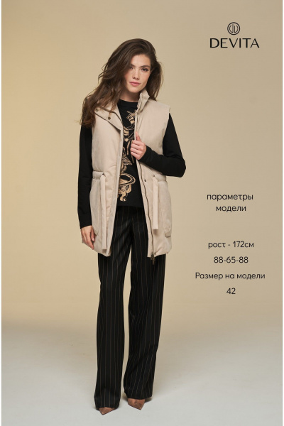 Жилет прямой на подкладке с высокой стойкой и поясом DEVITA 4016 песочный - фото 18