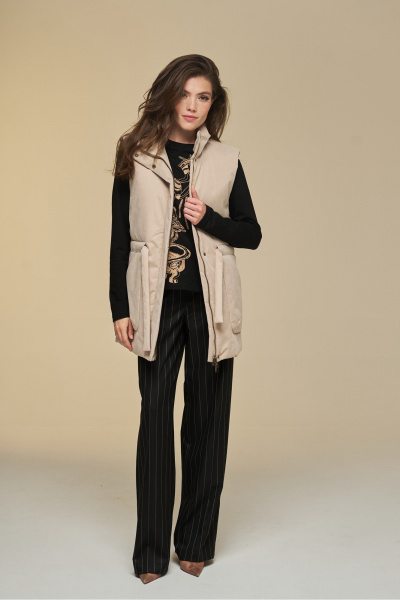 Жилет прямой на подкладке с высокой стойкой и поясом DEVITA 4016 песочный - фото 5